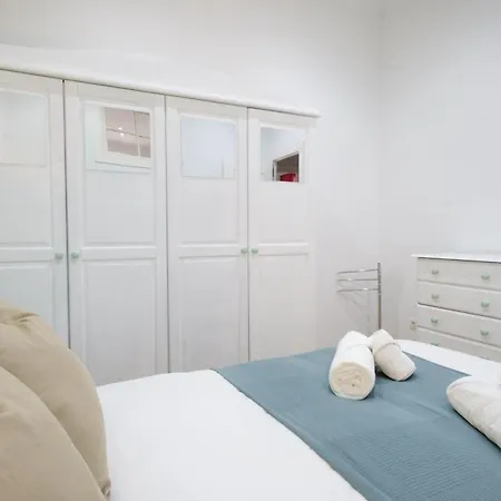 - Avda La Costa Apartment *