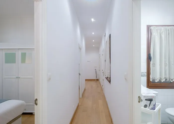 - Avda La Costa Apartment